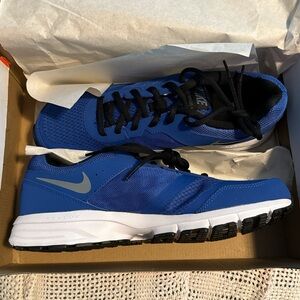 Men’s Nike Air Relentless 4 size 10 blue
